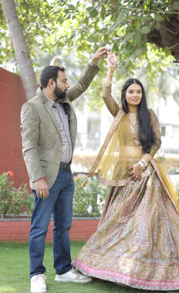 सगाई की खुशियां एवं उमंग